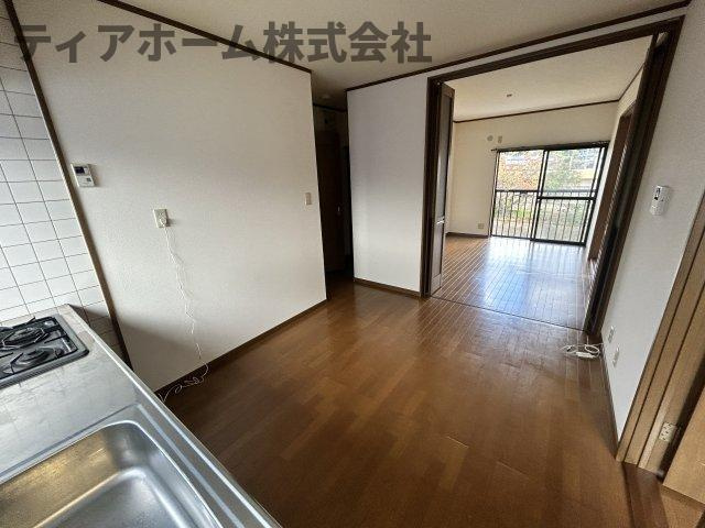 橿原市大軽町のアパートの居間・リビング|ゆったりとした居間です