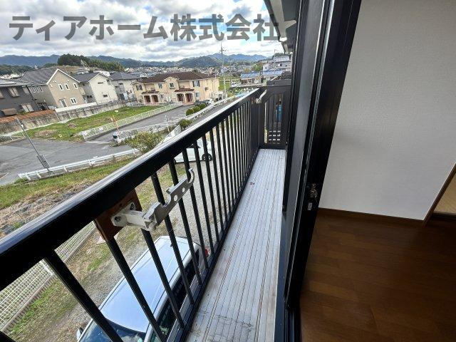 橿原市大軽町のアパートのバルコニー|陽当たり良好なバルコニーです