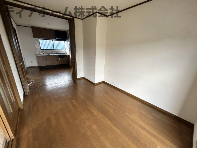 橿原市大軽町のアパートの居間・リビング|ゆったりとした居間です