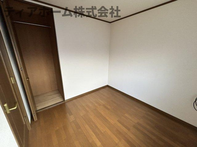 橿原市大軽町のアパートの洋室|使い勝手のいい洋室です