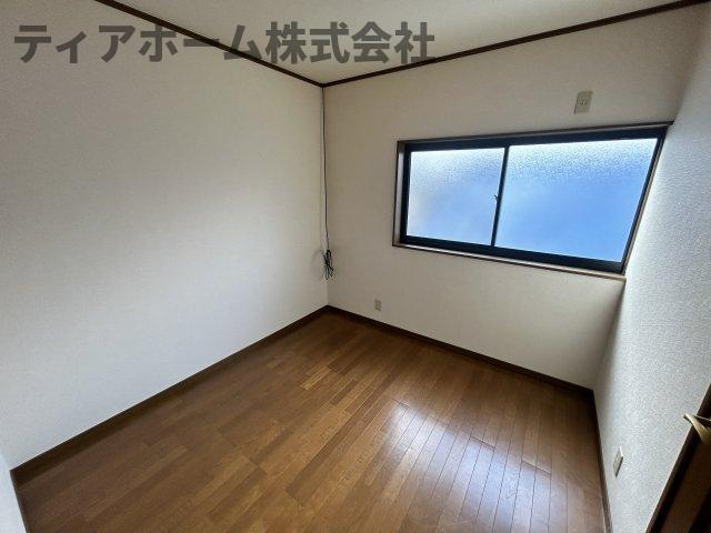 橿原市大軽町のアパートの洋室|明るい洋室です