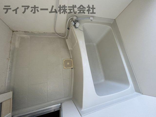 橿原市大軽町のアパートの浴室|お風呂で日々の疲れを落としましょう