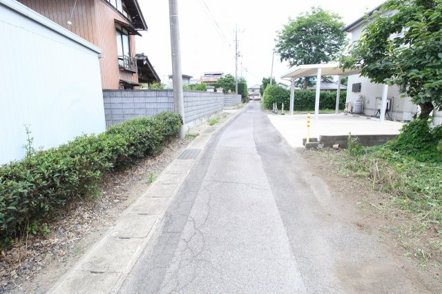 筑西市築地の前面道路含む現地写真|前面道路　北側道路を西より（2024年7月）