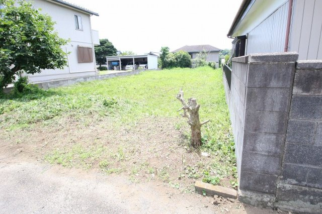 筑西市築地の外観|隣地境界　西側（2024年7月）