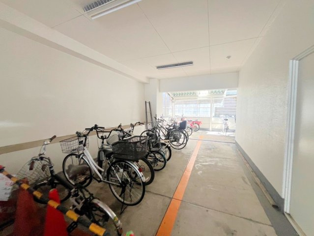 ◆駅近マンション◆角住戸◆エアコン２台設置済み◆生活利便地◆河原町トウキュウビルの駐車場|駐車場＆バイク置場