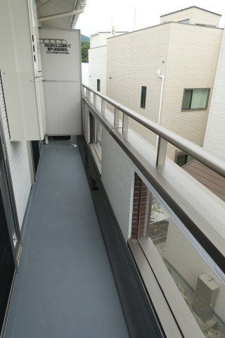 【バルコニー】 | グラシア香椎 | 別号室の写真になります。現況優先。