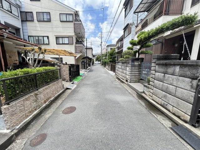 石津東町　中古一戸建ての前面道路含む現地写真|前面道路含む現地写真　幅員4.2ｍ
■物件内覧・資金計画相談・住宅ローン相談、リフォーム相談、お問合せ受付中■
※当日・翌日のご内覧、ご相談はお電話でのお問合せがスムーズです！