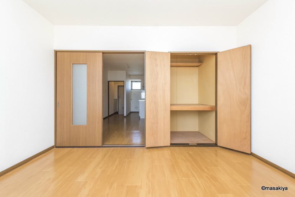 カーサ稲葉の収納|リビング
室内の写真は同じ建物内の別のお部屋の物です。