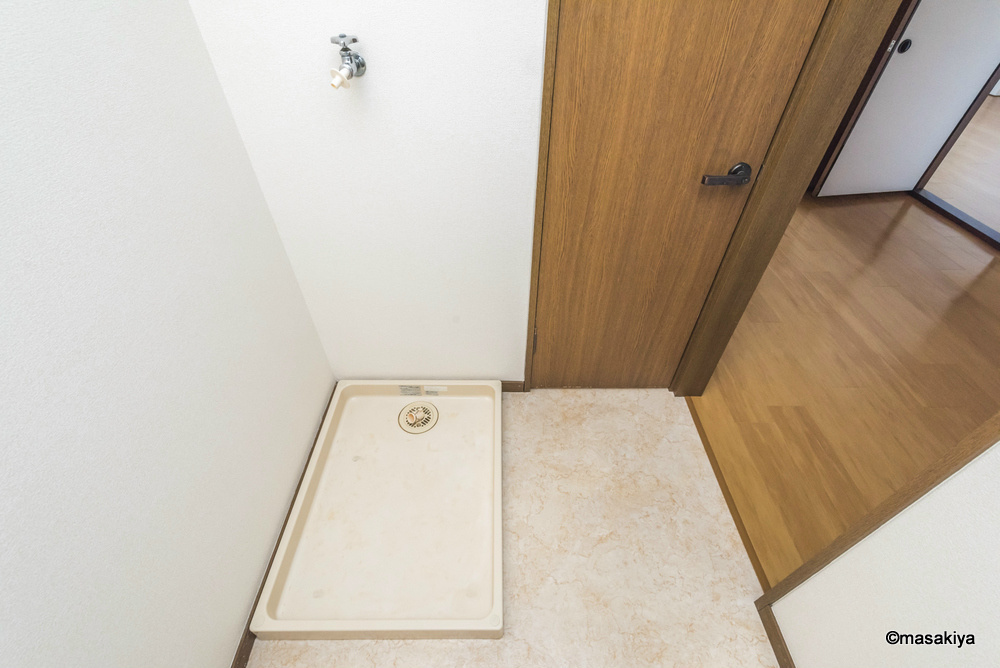 カーサ稲葉の洗面所|室内洗濯機置き場
室内の写真は同じ建物内の別のお部屋の物です。