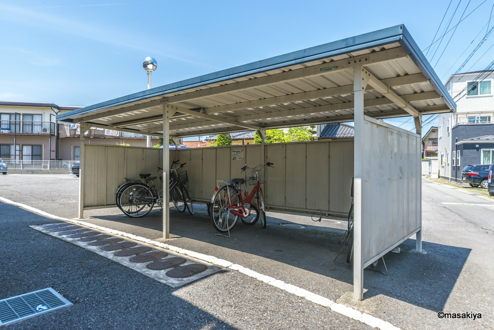 カーサ稲葉のその他共用部分|駐輪場
室内の写真は同じ建物内の別のお部屋の物です。