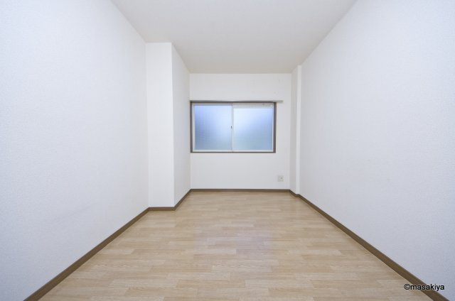 カーサ稲葉の寝室|ベッドルーム
室内の写真は同じ建物内の別のお部屋の物です。