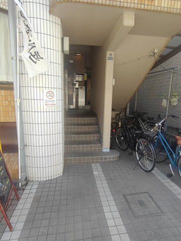 タカミ千葉ビルのエントランス