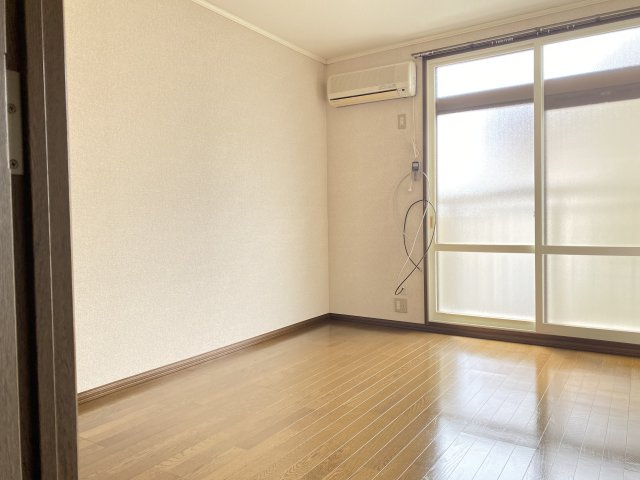 遠野市早瀬町３丁目のアパートの居間・リビング