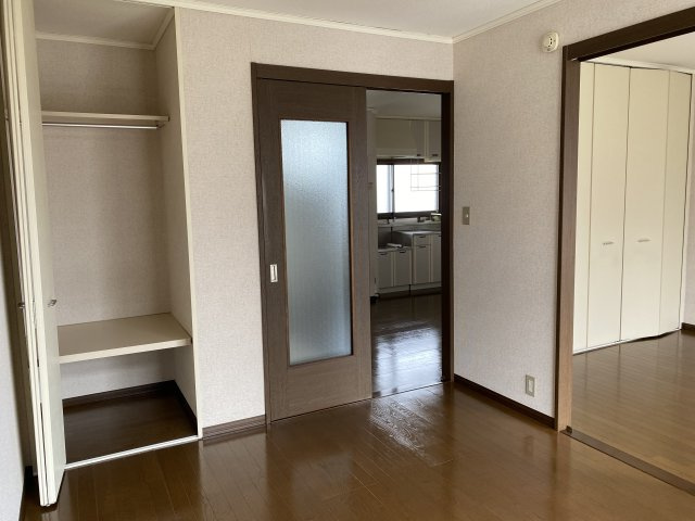 遠野市早瀬町３丁目のアパートの洋室