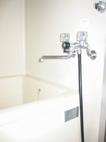 遠野市早瀬町３丁目のアパートの浴室