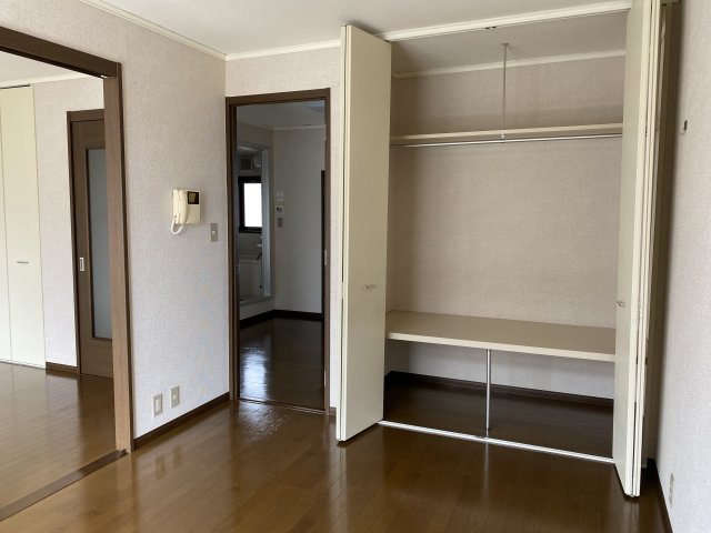 遠野市早瀬町３丁目のアパートの収納