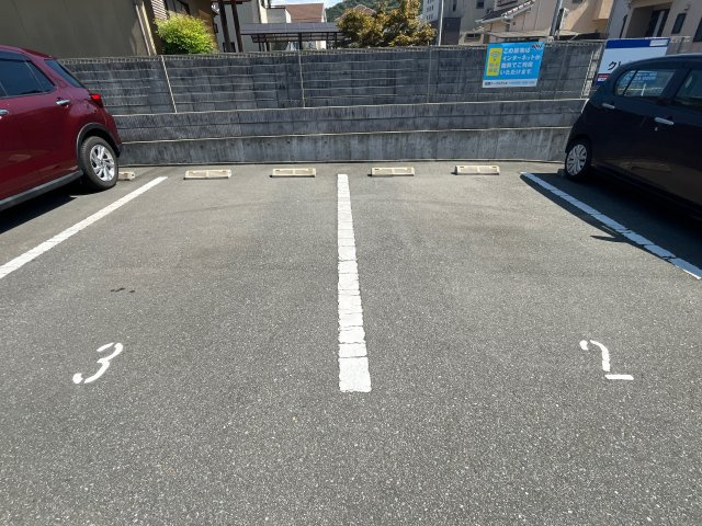 クレセールの駐車場