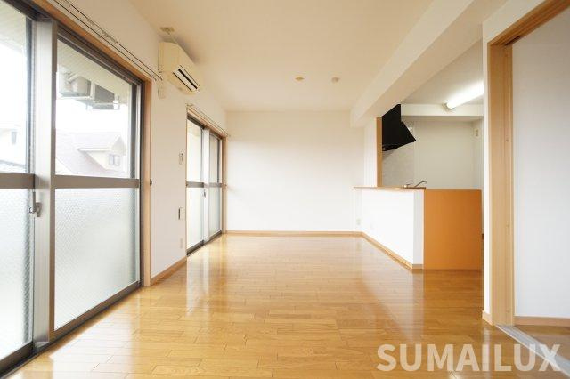 シオール壱番館の居間・リビング