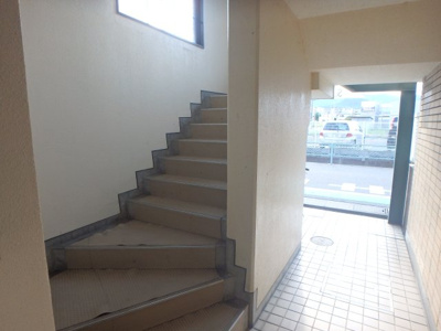 【エントランス】 | シャレード甲東園 | 清潔なエントランスです