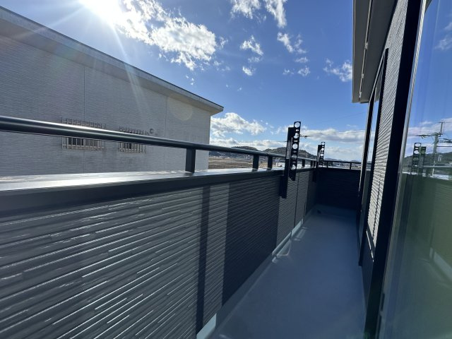 高知市介良乙７期２棟 2号棟のバルコニー|2号棟