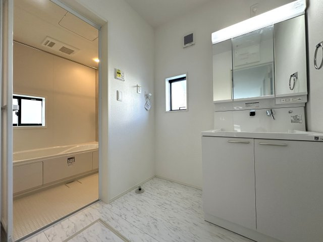 高知市介良乙７期２棟 2号棟の独立洗面台|2号棟