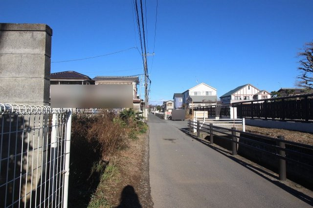 栃木市薗部町2丁目の前面道路含む現地写真|北東公道を東から