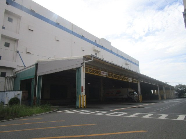 三郷市茂田井の倉庫