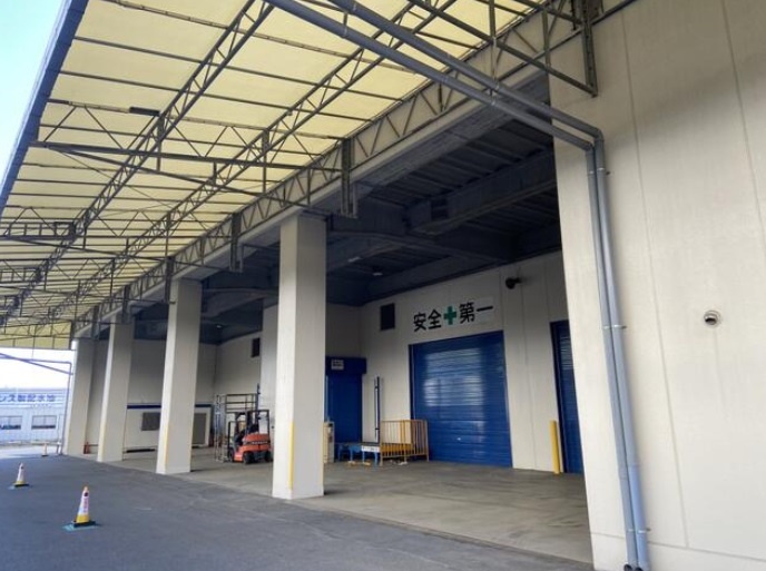 三郷市茂田井の倉庫の外観