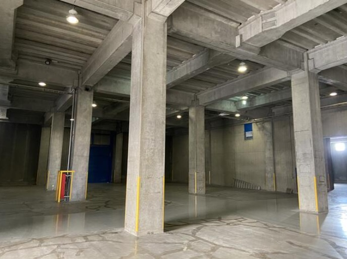 三郷市茂田井の倉庫の内装