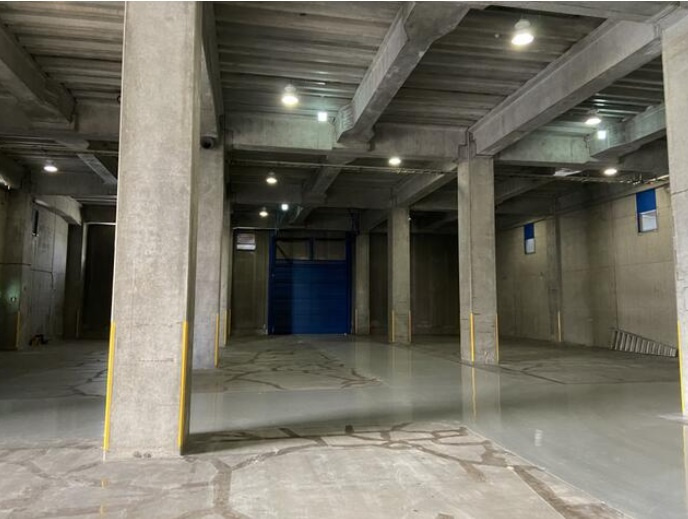 三郷市茂田井の倉庫の内装