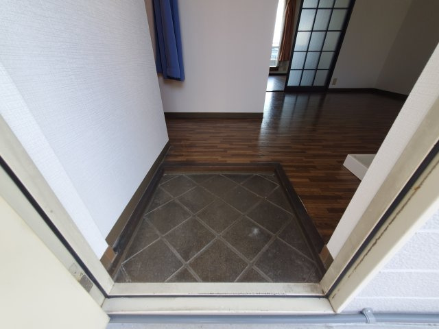 アーバンたわらⅡの玄関