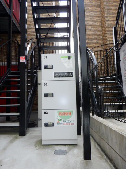 【エントランス】ティーエヌアール野毛山公園 