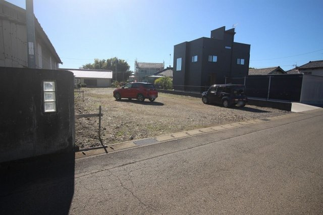 小山市三拝川岸の外観|現地を北東から引きで撮影