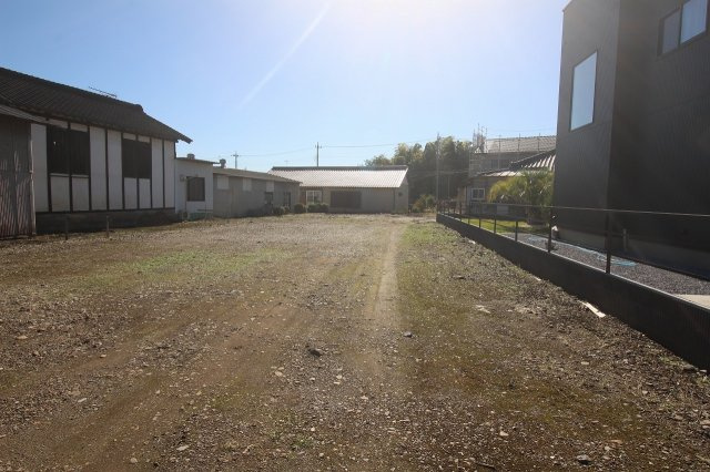 小山市三拝川岸の外観|敷地内から南に向かって撮影（2023年11月撮影）