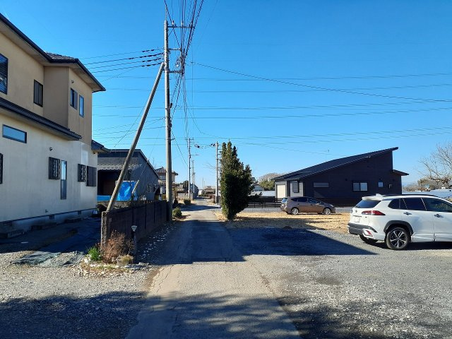 筑西市下平塚の前面道路含む現地写真|南側道路（2025年2月撮影）