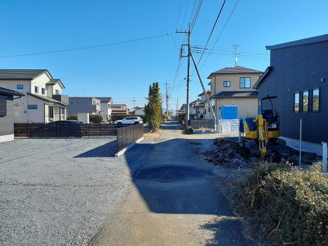 筑西市下平塚の前面道路含む現地写真|北側道路（2025年2月撮影）