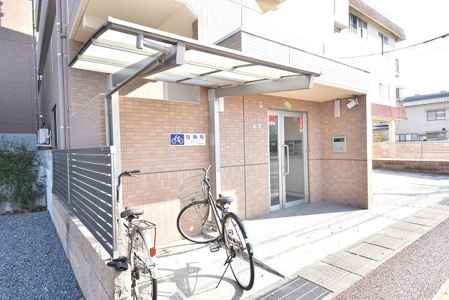 フロントハウス阿賀の駐車場