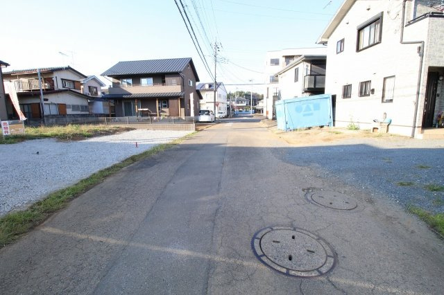 筑西市玉戸の前面道路含む現地写真|東側道路（2021年11月撮影）
