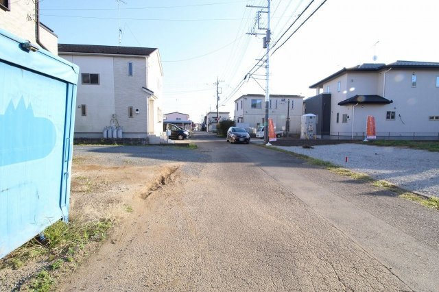 筑西市玉戸の前面道路含む現地写真|東側道路（2021年11月撮影）