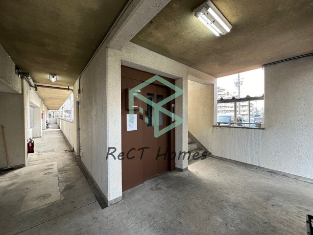 ヤナギマンションのロビー