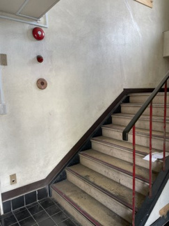  | 港区小碓三丁目　一棟貸店舗事務所  | エントランス階段