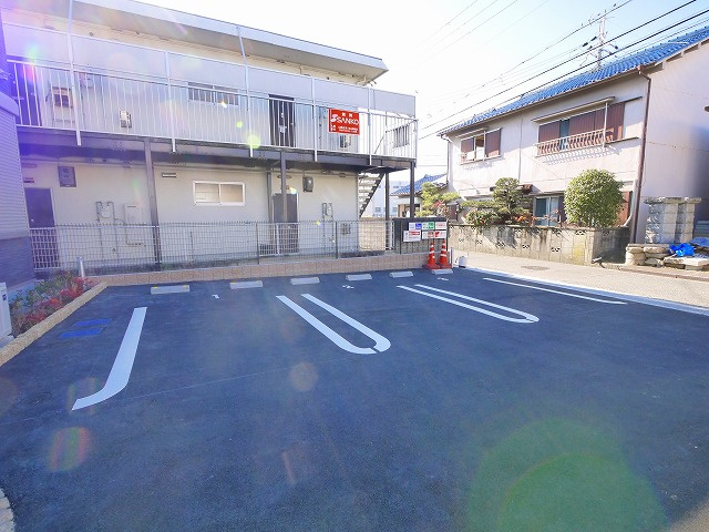 アビタシオン　キャトルの駐車場|車をお持ちの方に嬉しい駐車場付きの物件です