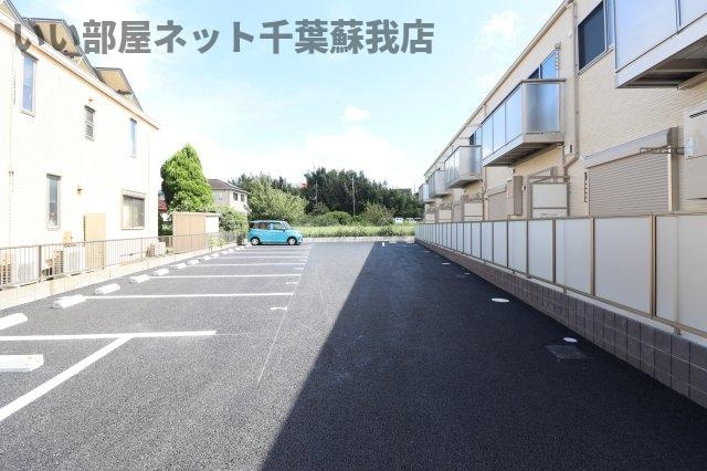 メゾン雅Ⅱの駐車場|車をお持ちの方に嬉しい駐車場付きの物件です
