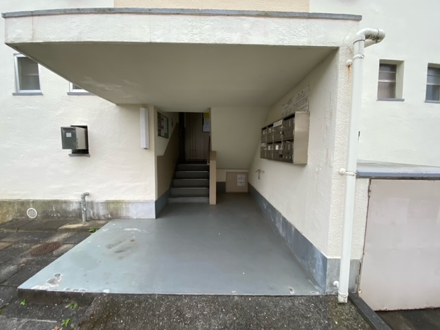 公団狭山住宅37号棟のエントランス