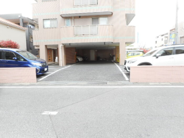 クレッシェンドの駐車場