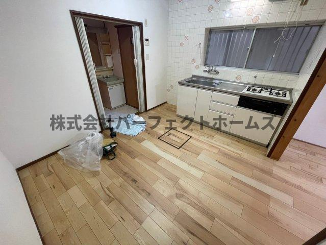 緑町戸建　賃貸の内装|明るい室内です