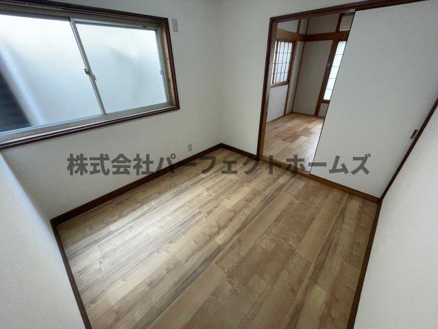 緑町戸建　賃貸の洋室|明るい洋室です
