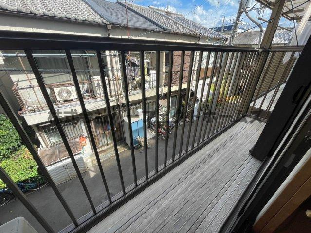 緑町戸建　賃貸のバルコニー|暖かな日差しのふりそそぐバルコニー