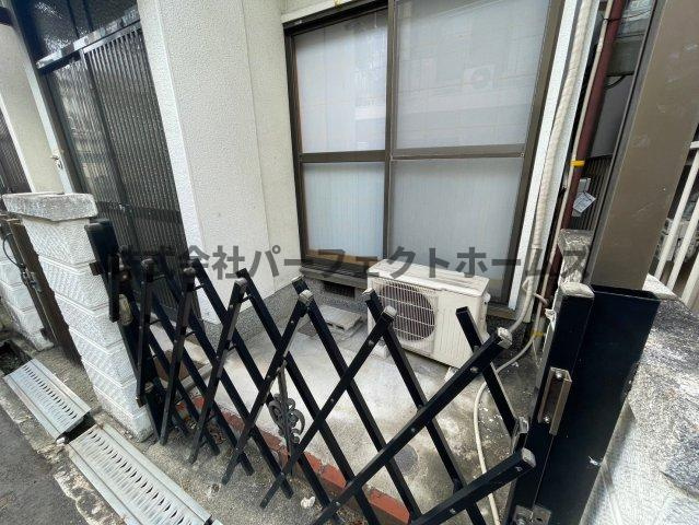 緑町戸建　賃貸のエントランス|落ち着いたエントランスです