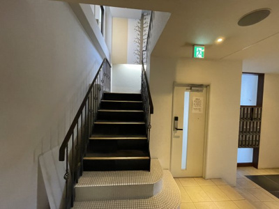 【ロビー】 | マンションパルス | 物件階段です